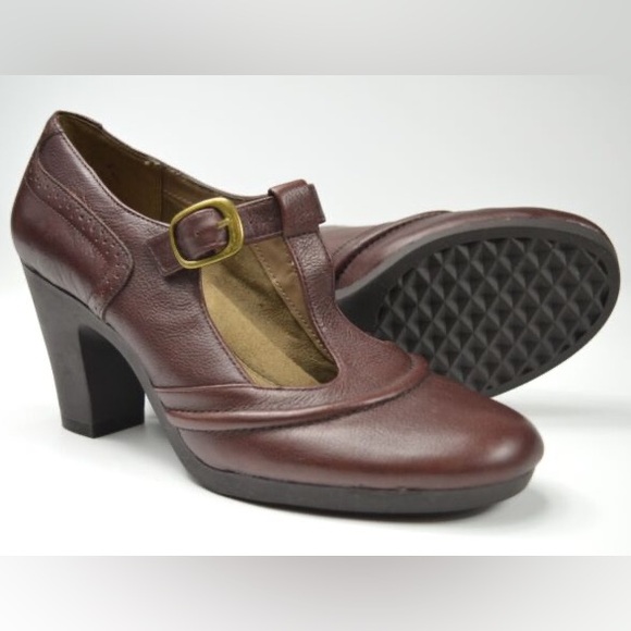 AEROSOLES Shoes - Aerosoles burgundy serfs up t strap retro heels